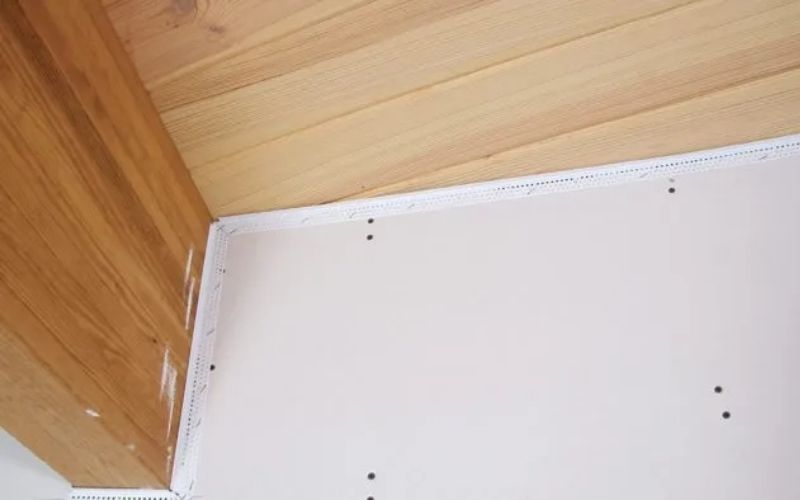 Can you use joint compound on plywood walls?
