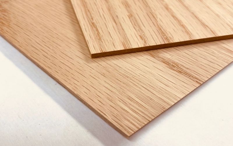 What are the advantages of red oak wood?